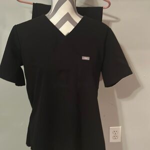 Women’s Figs scrubs. Technical Collection. Size Large Petite. Black.